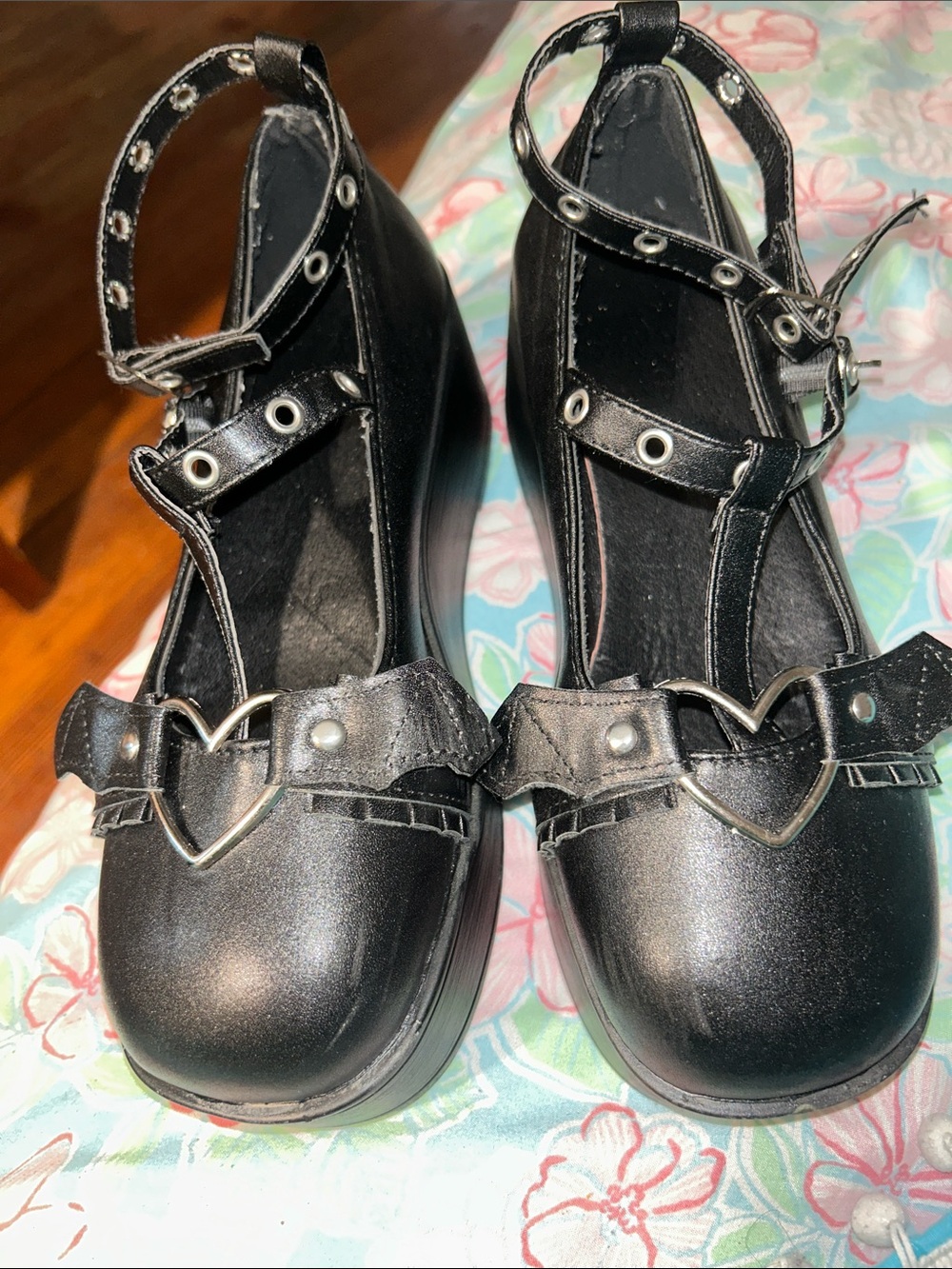 Women  Black Heart-Accent Mary Jane Shoes